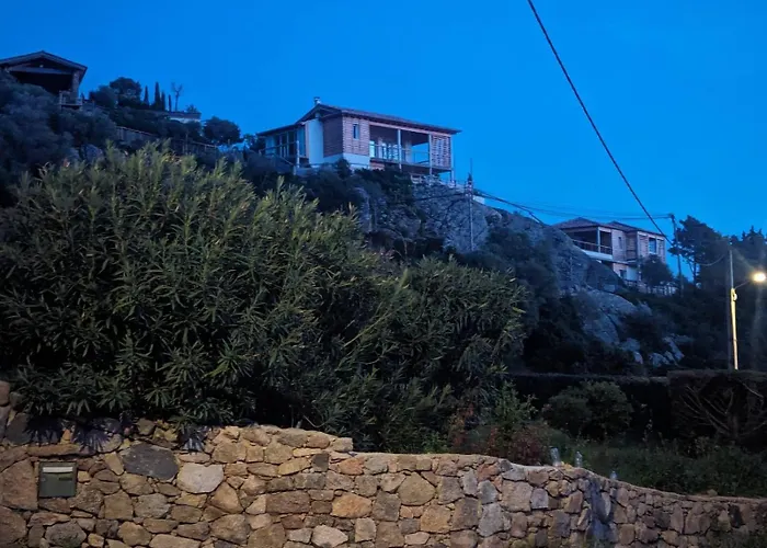 Maison Aux Vents מונאצ'ה-ד'אולן